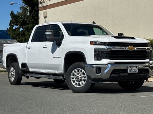 Used 2025 Chevrolet Silverado 2500 LT w/ Convenience Package image 2