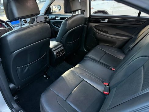 Used 2013 Hyundai Genesis 3.8 RWD image 14
