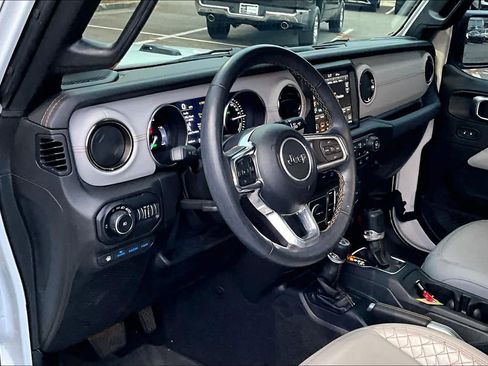 Used 2021 Jeep Wrangler Unlimited Sahara image 16