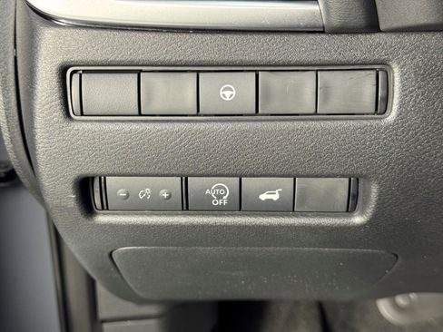 Used 2023 Nissan Rogue SL w/ SL Premium Package image 18