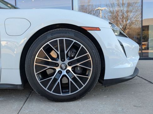 Used 2021 Porsche Taycan image 11