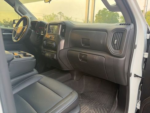 Used 2025 Chevrolet Silverado 1500 Custom Trail Boss w/ Dark Appearance Package image 11