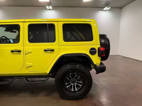 Used 2024 Jeep Wrangler Unlimited Rubicon AWD/4WD image 36