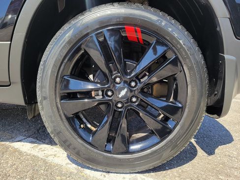 Used 2018 Chevrolet Trax LT w/ Redline Edition FWD image 11