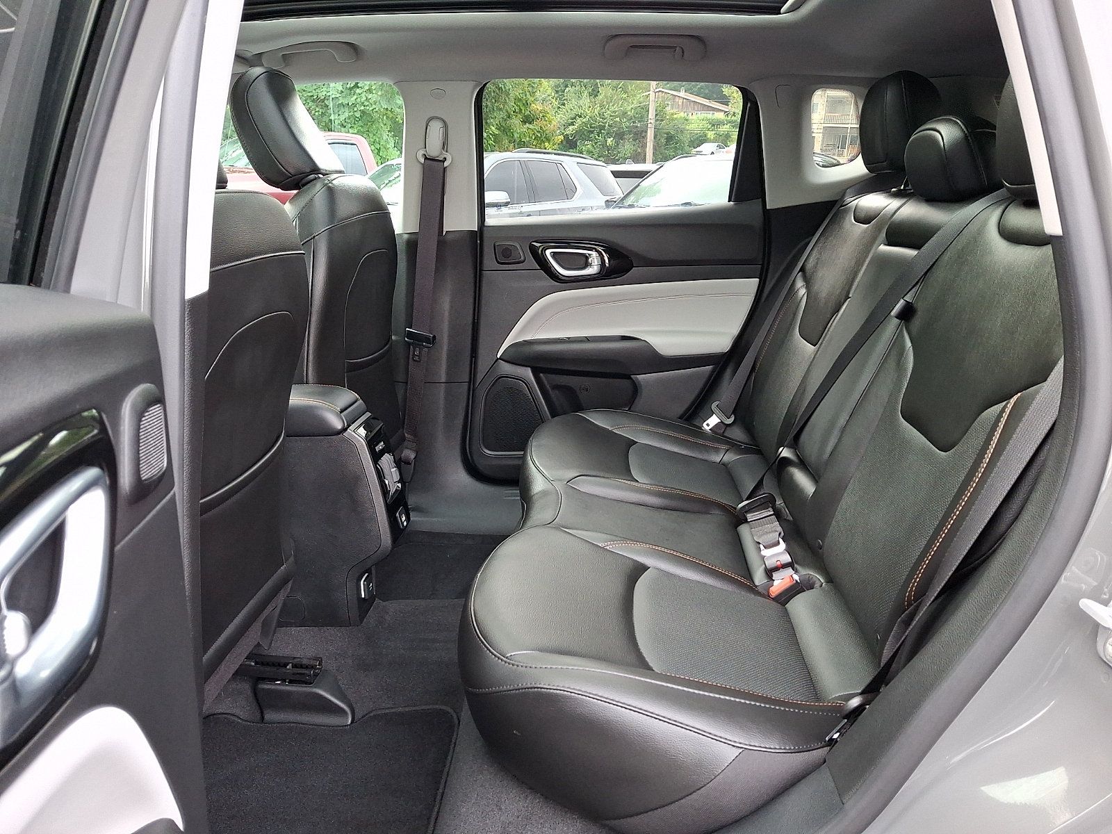 Certified 2022 Jeep Compass Limited w/ Sun and Sound Group AWD/4WD image 10