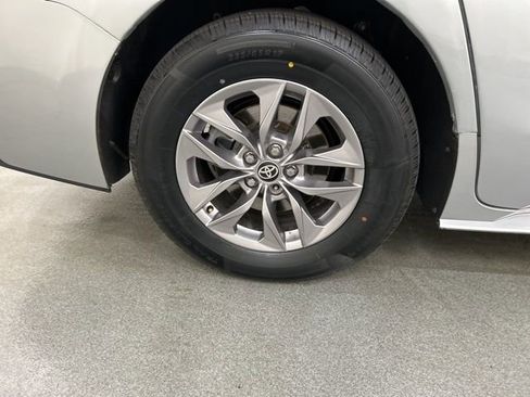 Used 2021 Toyota Sienna XLE AWD/4WD image 26