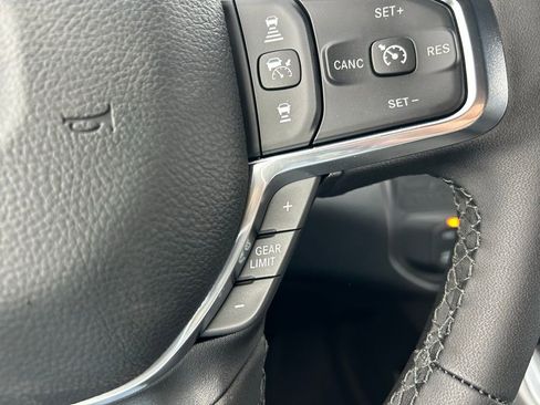 New 2026 RAM 2500 Laramie AWD/4WD image 19