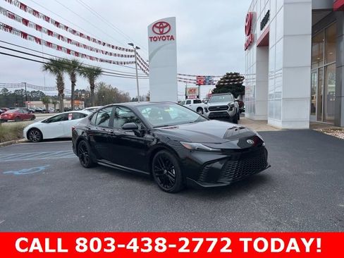 Used 2025 Toyota Camry SE image 1