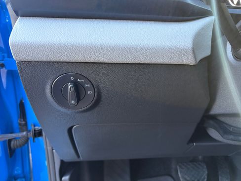 Certified 2023 Volkswagen Taos SE w/ Panoramic Sunroof Package image 24