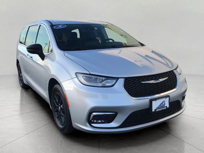 Used 2024 Chrysler Pacifica Touring-L