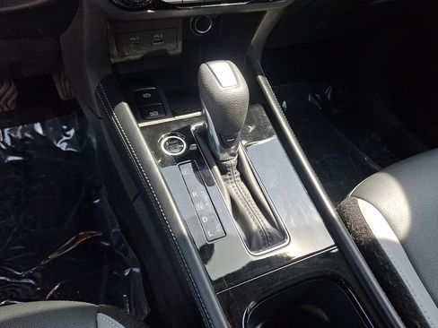 Used 2023 Nissan Kicks SR w/ SR Premium Package FWD image 14