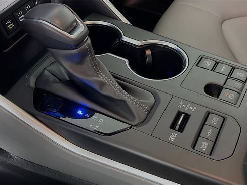 Used 2024 Toyota Highlander XLE image 24