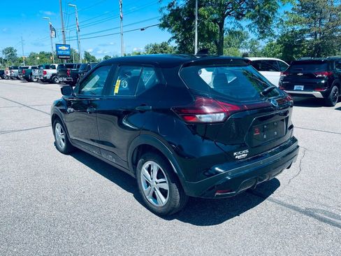 Used 2021 Nissan Kicks S FWD image 3