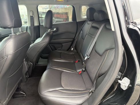 Used 2018 Jeep Compass Latitude w/ Cold Weather Group image 12