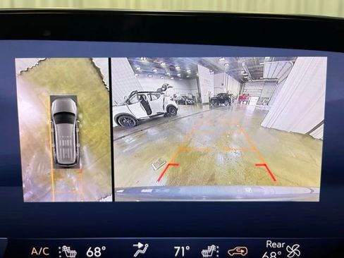 Used 2025 Buick Enclave Preferred AWD/4WD image 22