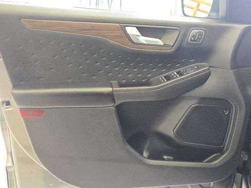 Used 2020 Ford Escape Titanium FWD image 17