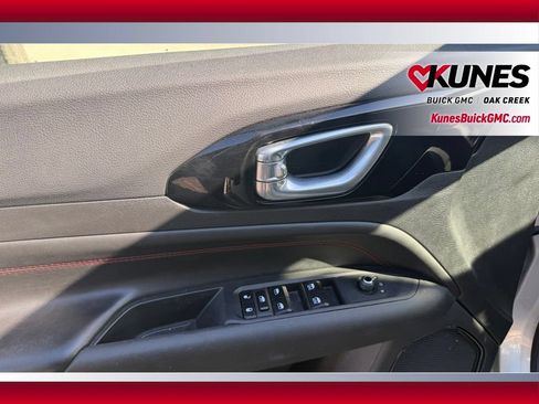 Used 2025 Jeep Compass Trailhawk AWD/4WD image 9