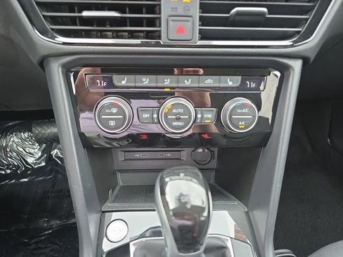 Used 2024 Volkswagen Taos SE image 26