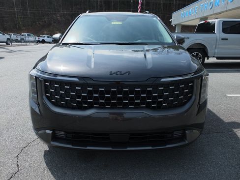 Used 2025 Kia Carnival SX Prestige image 8