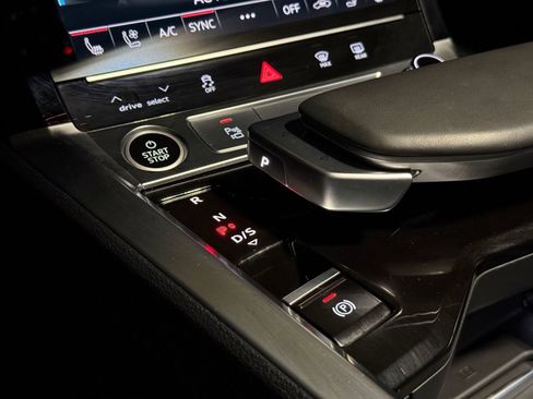 Used 2024 Audi Q8 e-tron Premium Plus w/ Premium Plus Package image 24