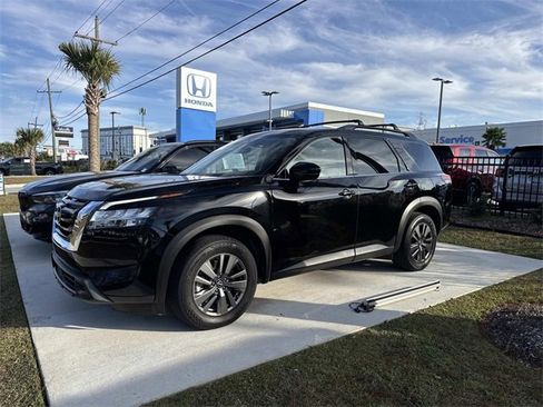 Used 2022 Nissan Pathfinder SV image 3