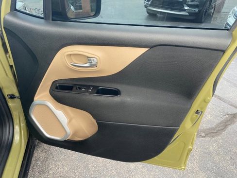 Used 2015 Jeep Renegade Latitude w/ Cold Weather Group II image 18