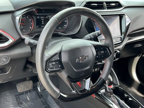 Used 2023 Chevrolet TrailBlazer RS w/ Sun and Liftgate Package FWD image 23