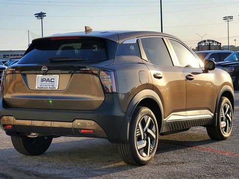 New 2025 Nissan Kicks SV w/ Charging Package image 5