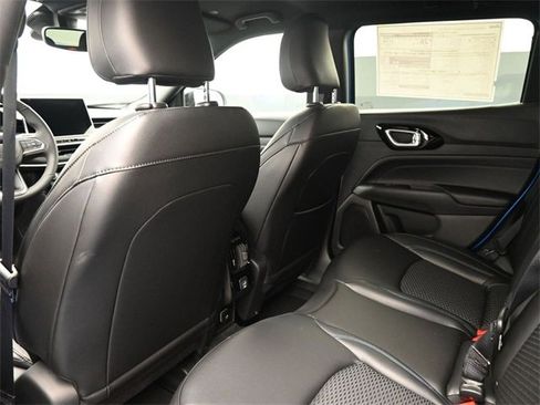 New 2026 Jeep Compass Latitude image 16