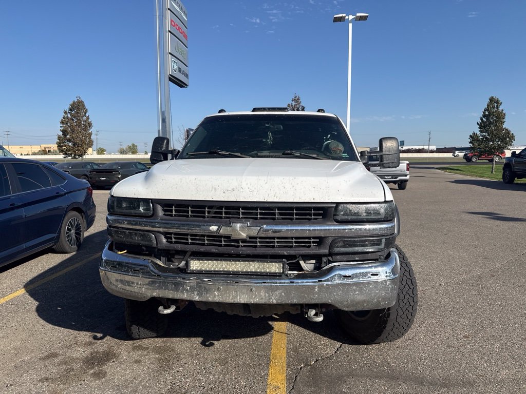 Used 2002 Chevrolet Silverado 2500 LS w/ Electrical Convenience Pkg AWD/4WD image 2