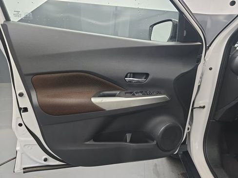 Used 2020 Nissan Kicks SR FWD image 24