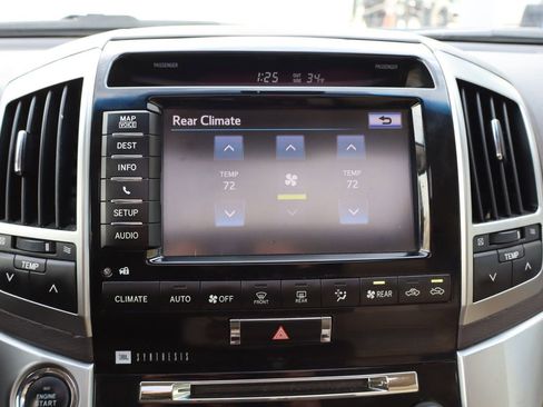 Used 2013 Toyota Land Cruiser image 21