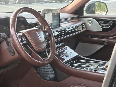 Used 2023 Lincoln Aviator Black Label w/ Dynamic Handling Package image 11