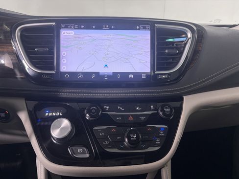 Used 2021 Chrysler Pacifica Limited w/ Premium & Safety Sphere Group image 34