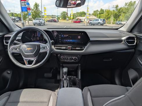 Used 2024 Chevrolet TrailBlazer LT w/ Convenience Package FWD image 11