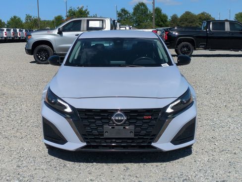Used 2024 Nissan Altima 2.5 SR FWD image 3