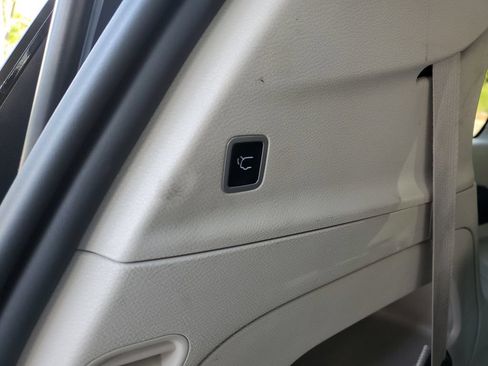 Used 2023 Chrysler Voyager LX FWD image 8