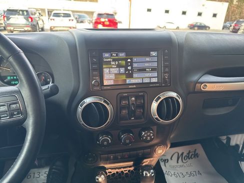 Used 2016 Jeep Wrangler Unlimited Rubicon w/ Connectivity Group image 8