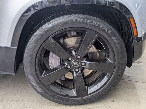 Used 2023 Land Rover Defender 130 X-Dynamic SE image 34