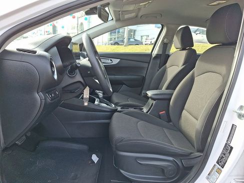 Used 2023 Kia Forte LXS w/ LXS Technology Package image 14