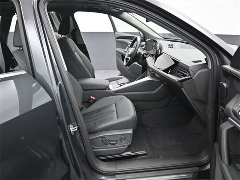 Certified 2025 Audi Q5 Premium w/ Convenience Package image 35