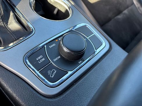 Used 2020 Jeep Grand Cherokee Laredo w/ Quick Order Package 2BN North image 33