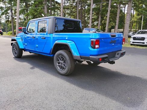New 2025 Jeep Gladiator Sport image 7