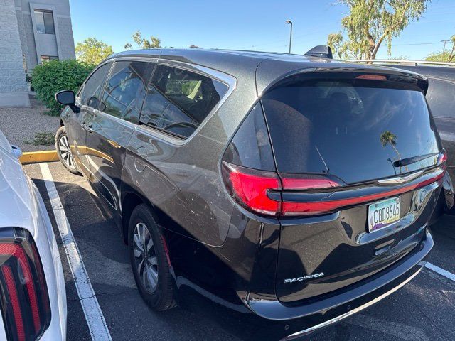 Used 2023 Chrysler Pacifica Touring-L FWD image 6