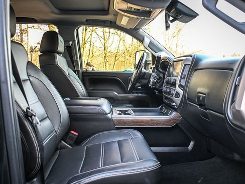 Used 2017 GMC Sierra 2500 Denali w/ Suspension Package, Off-Road image 17