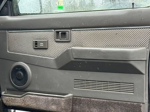 Used 1987 Nissan Pickup SE image 10