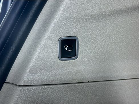 Used 2017 Chrysler Pacifica Touring-L image 31