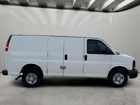 Used 2016 Chevrolet Express 2500 RWD image 7