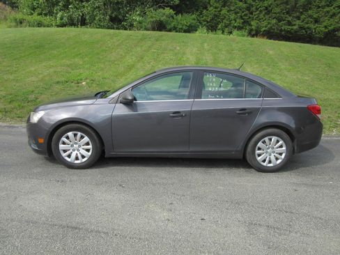 Used 2011 Chevrolet Cruze LS FWD image 6