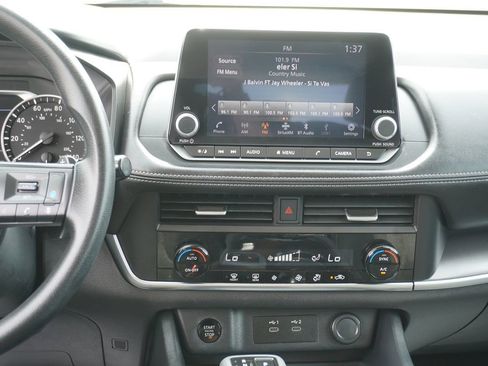 Used 2024 Nissan Rogue SV image 21